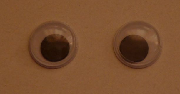 Gombszem mozgó pupillával, ragasztható, 8 mm, 20 Ft/db  (50 db )